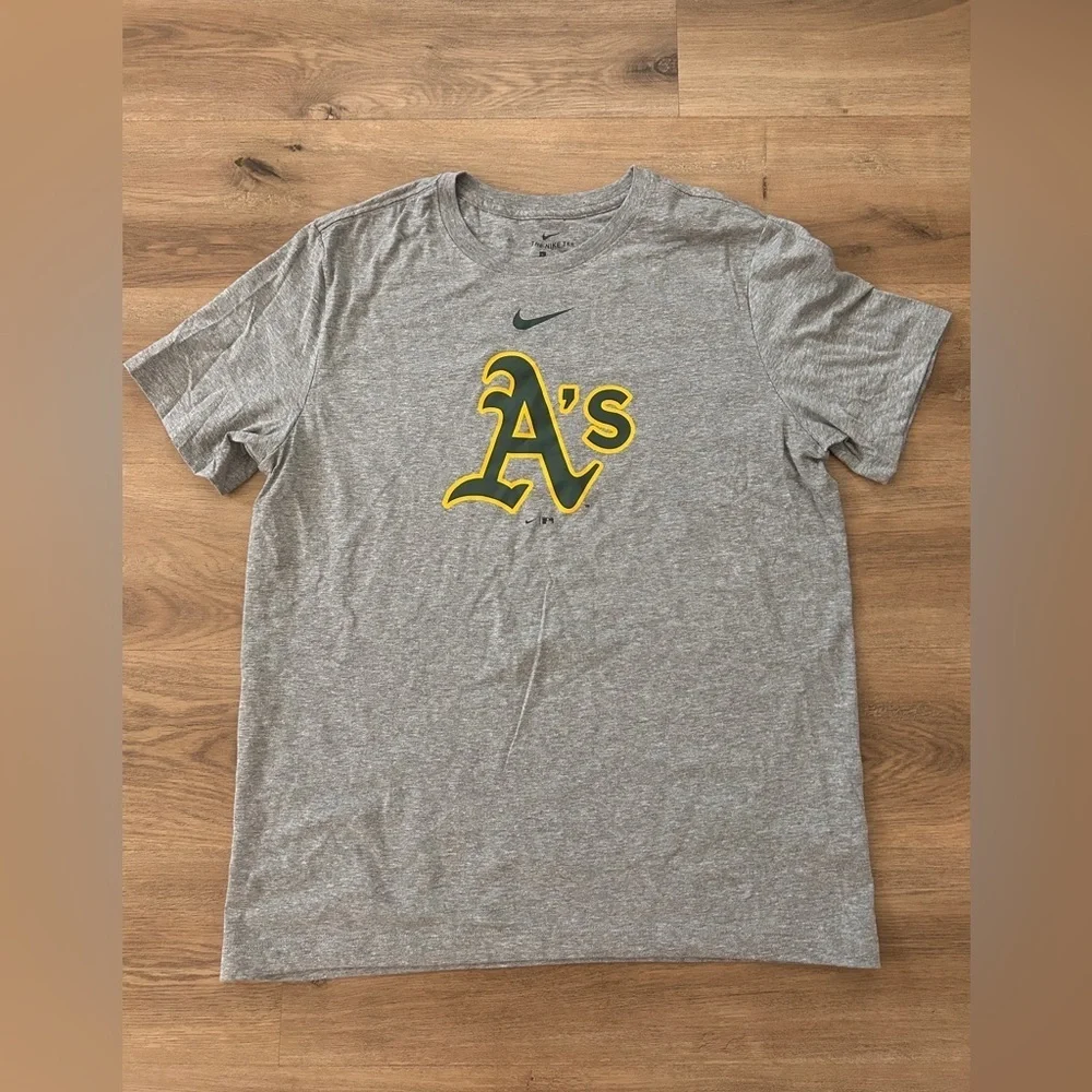 Nike Oakland Athletics Men’s T Shirt- NWOT